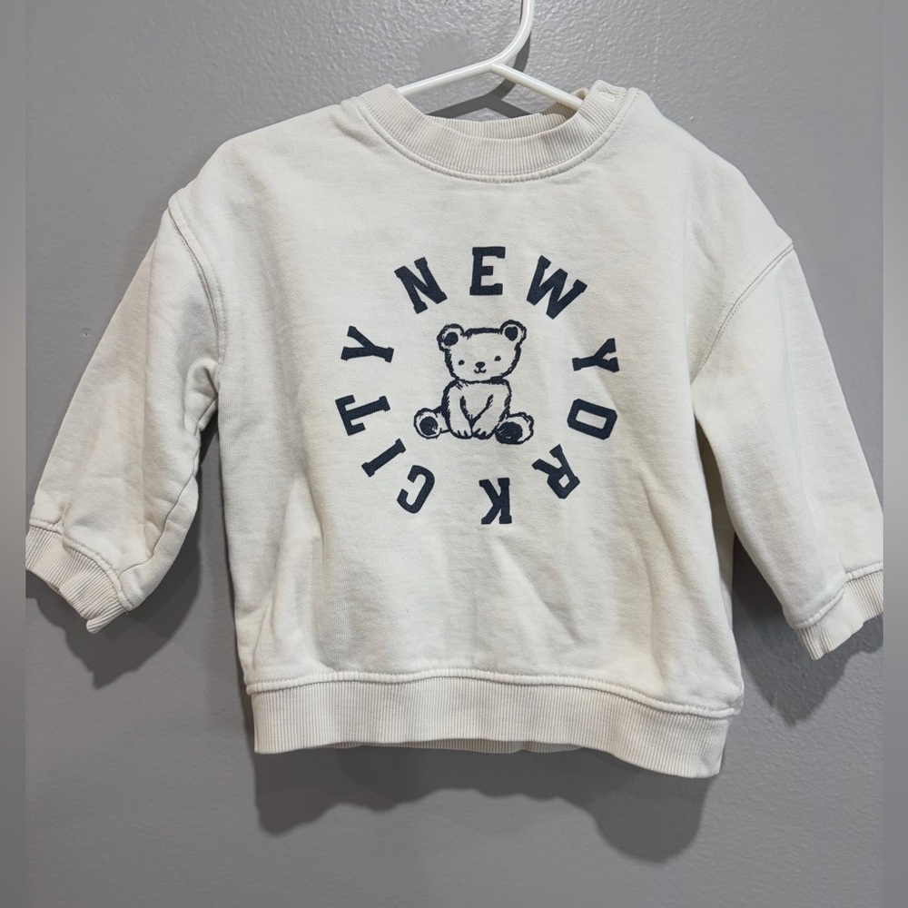 H&M Cream Sweatshirt with Bear and New York City Design Size 2